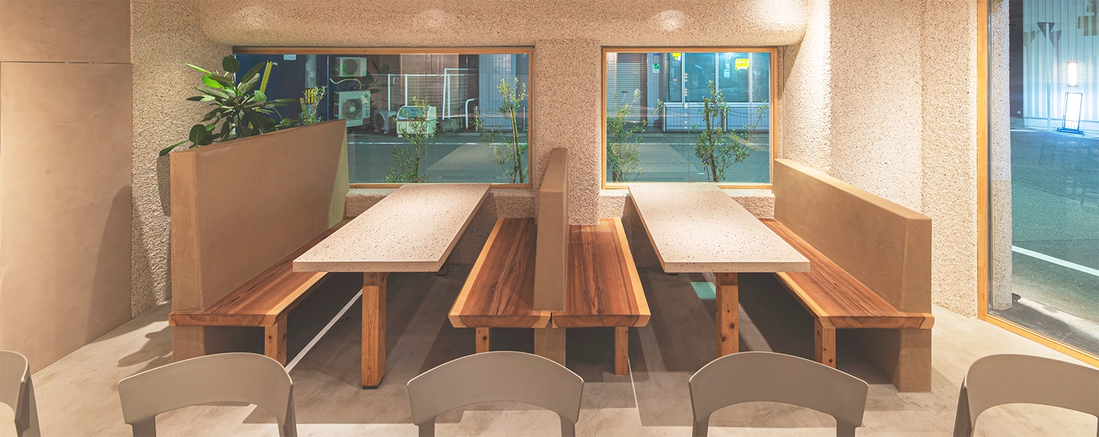 素材感を生かしたB3の上質な店内